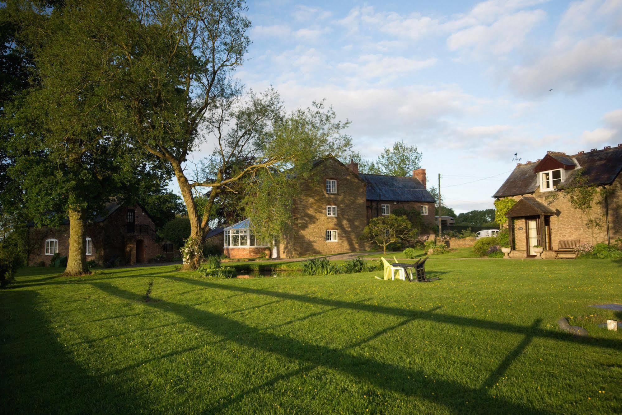 Bed and Breakfast Hills Farm Leominster Esterno foto